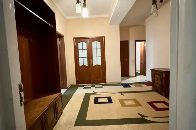 3-комн. квартира, 112 м², 3/3 эт., Шоҳмансур, Душанбе (Шоҳмансур)