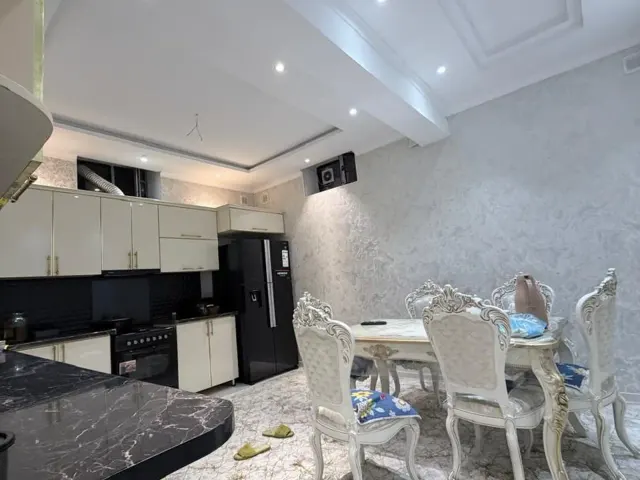 8-комн. дом, 240 м², Шоҳмансур, Душанбе (Шоҳмансур)