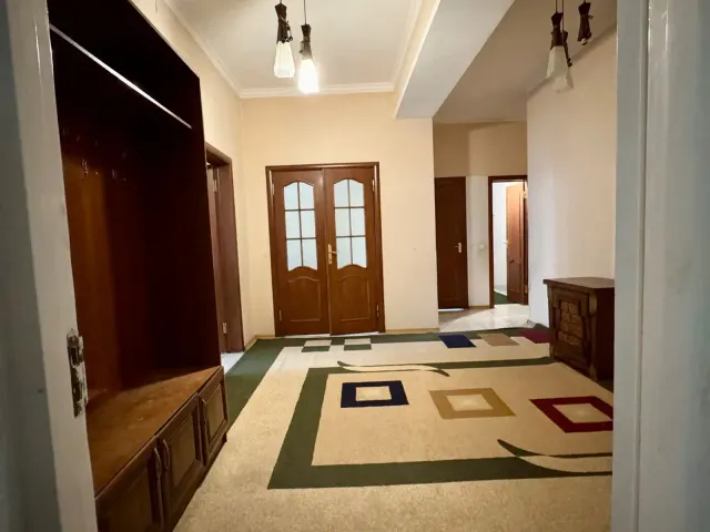 3-комн. квартира, 112 м², 3/3 эт., Шоҳмансур, Душанбе (Шоҳмансур)