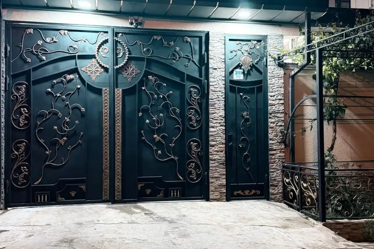 8-комн. дом, 240 м², Шоҳмансур, Душанбе (Шоҳмансур)